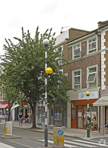 151 Askew Rd, Londres à louer - Photo du bâtiment - Image 2 de 2