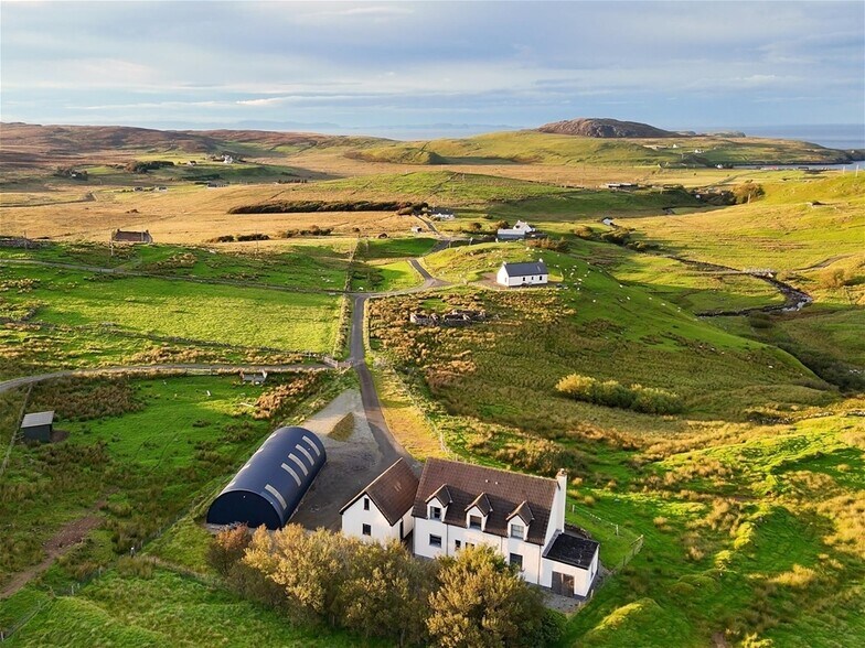 Hilltop House and Agricultural Building, Portree à vendre - Photo du bâtiment - Image 2 de 36