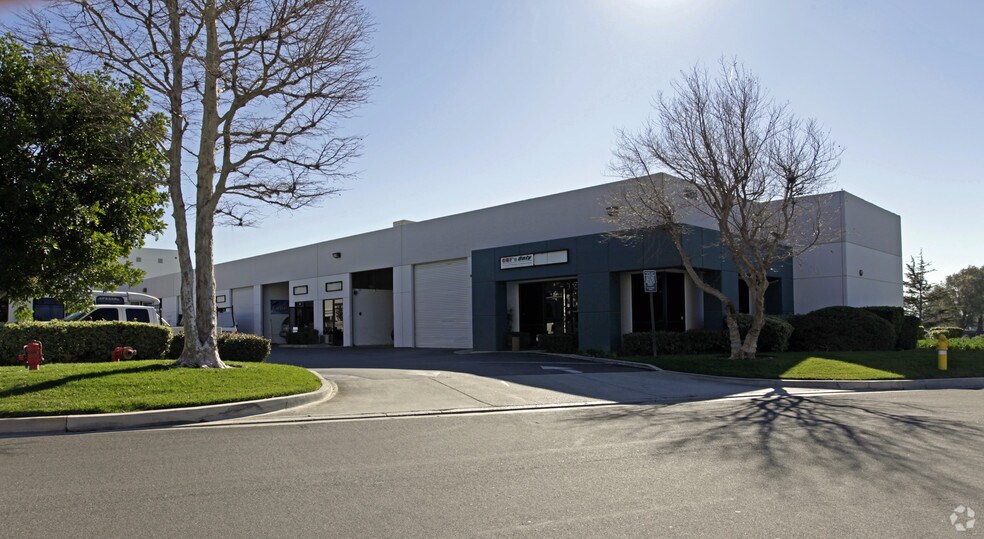 5140 E Airport Dr, Ontario, CA à louer - Photo principale - Image 2 de 7
