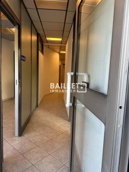 Office in Antibes for sale - Interior Photo - Image 3 of 13