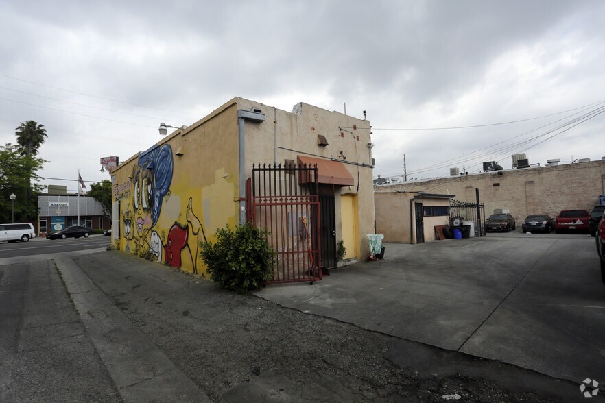2220 E 1st St, Los Angeles, CA à vendre - Photo du bâtiment - Image 2 de 6