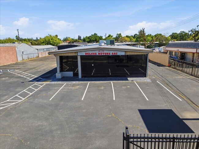 Plus de détails pour 4554 Auburn Blvd, Sacramento, CA - Commerce de détail à vendre