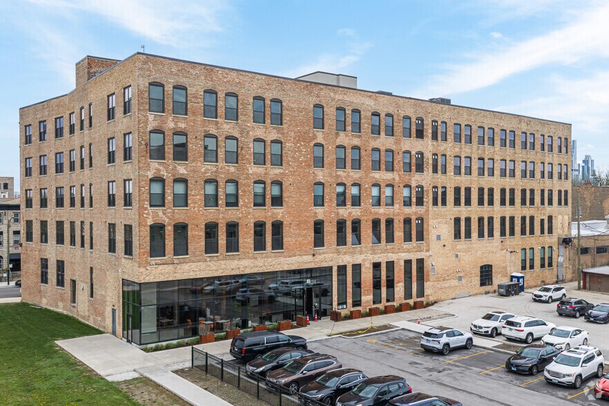 924 W 19th Pl, Chicago, IL à louer - Photo du bâtiment - Image 3 de 12