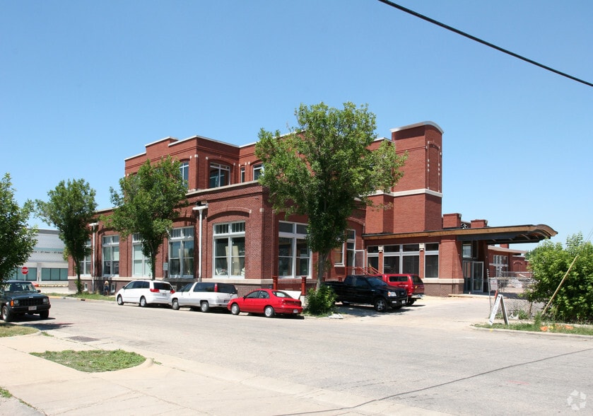 701 E Washington Ave, Madison, WI à louer - Photo du bâtiment - Image 2 de 6