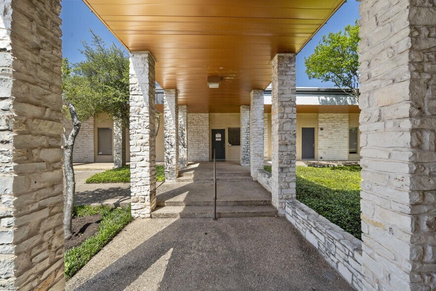 4419 Frontier Trl, Austin, TX à louer - Photo du bâtiment - Image 2 de 10