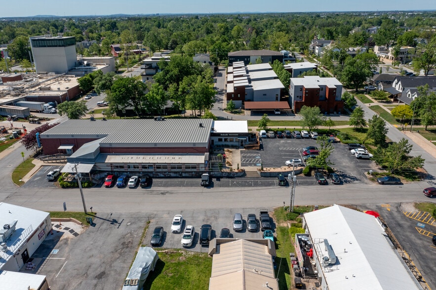 406 SE 5th St, Bentonville, AR for sale - Building Photo - Image 2 of 13