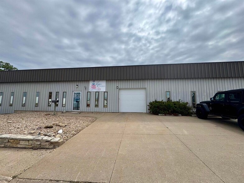 109 Adams St SE, Cascade, IA à louer - Photo du bâtiment - Image 1 de 1