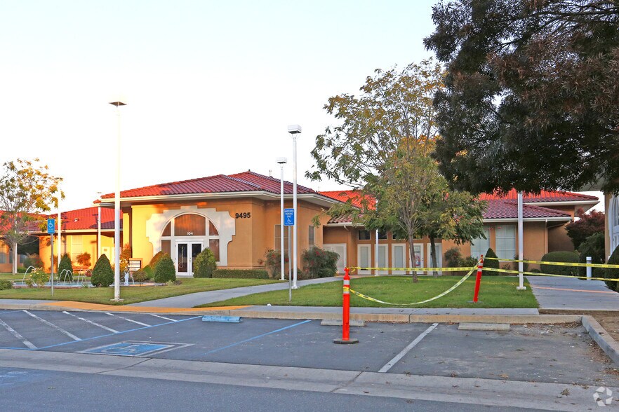 9495 N Fort Washington Rd, Fresno, CA à louer - Photo du bâtiment - Image 2 de 5
