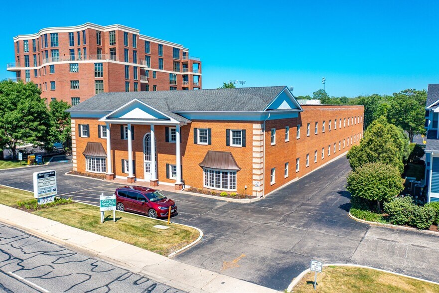 552 S Washington St, Naperville, IL à louer - Photo du bâtiment - Image 3 de 4