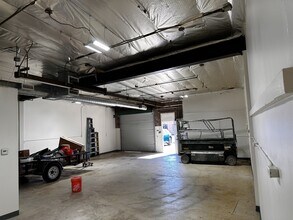 7742-7750 Clybourn Ave, Sun Valley, CA for lease Interior Photo- Image 2 of 8