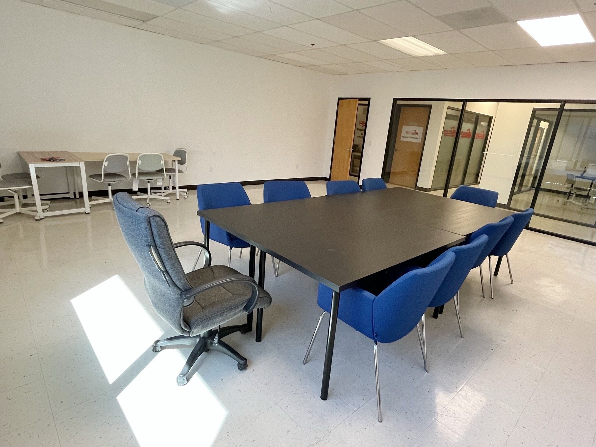 8407 Central Ave, Newark, CA à louer Photo intérieure- Image 1 de 2