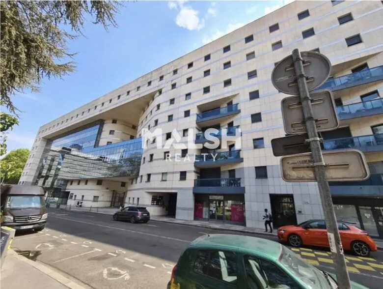 Bureau dans Lyon à vendre - Photo du bâtiment - Image 2 de 13
