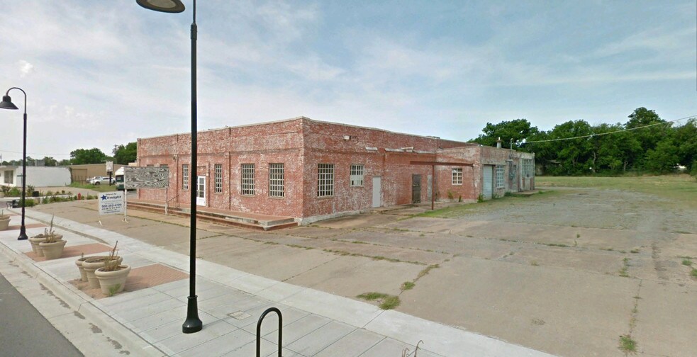 201 NW Dearborn Ave, Lawton, OK à louer - Photo du bâtiment - Image 2 de 5