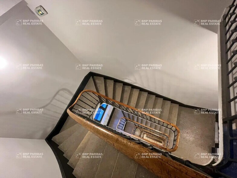 Bureau dans Lyon à louer - Photo du bâtiment - Image 1 de 5