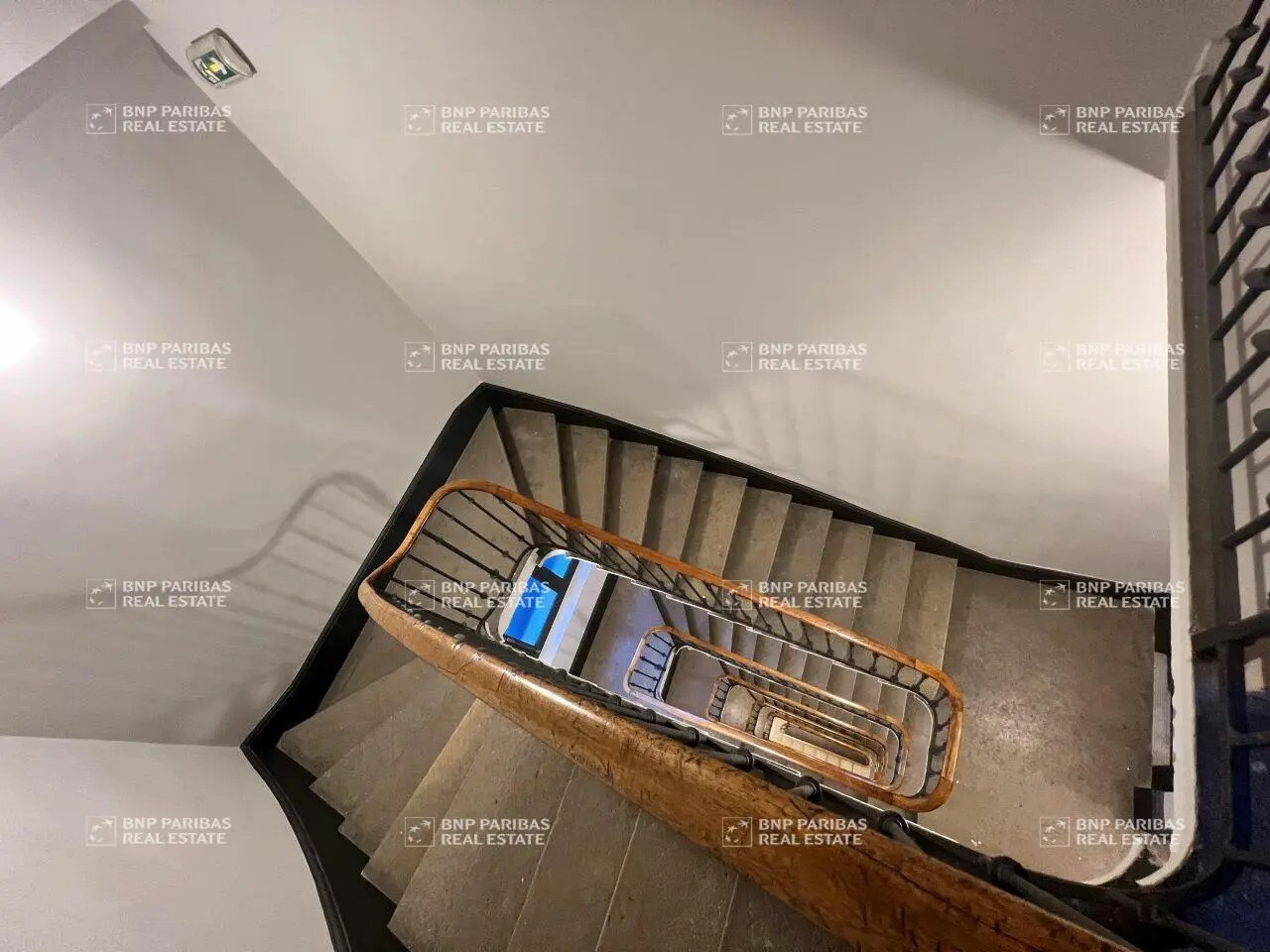 Bureau dans Lyon à louer Photo du bâtiment- Image 1 de 6