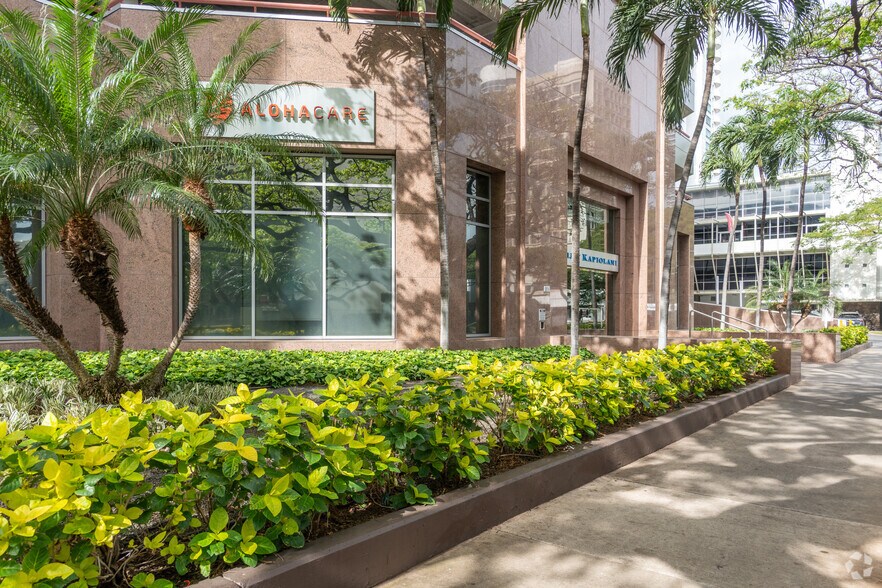 1357 Kapiolani Blvd, Honolulu, HI à louer - Photo du bâtiment - Image 3 de 7