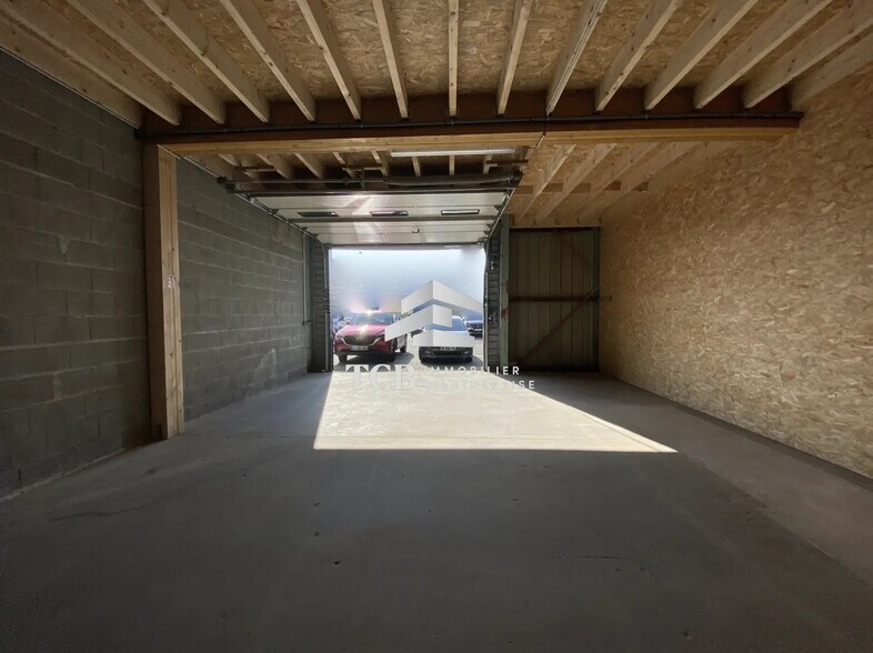 Flex dans Couëron à louer - Photo du bâtiment - Image 1 de 4