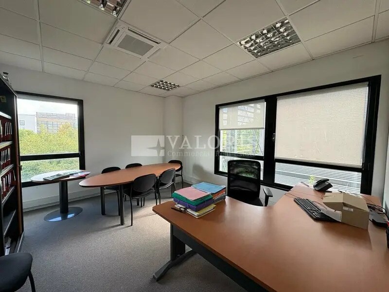 196 Allée Alexandre Borodine, Saint-Priest for lease Interior Photo- Image 1 of 10