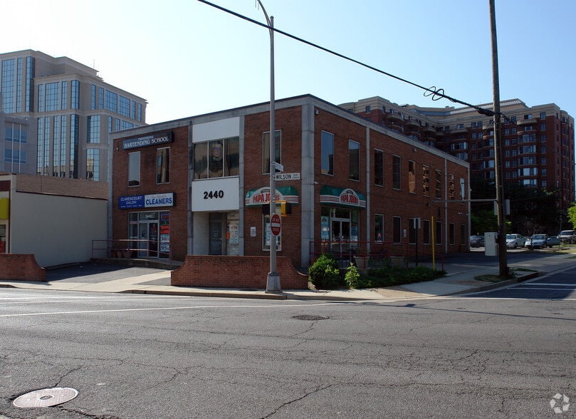 2440 Wilson Blvd, Arlington, VA for lease - Building Photo - Image 2 of 3