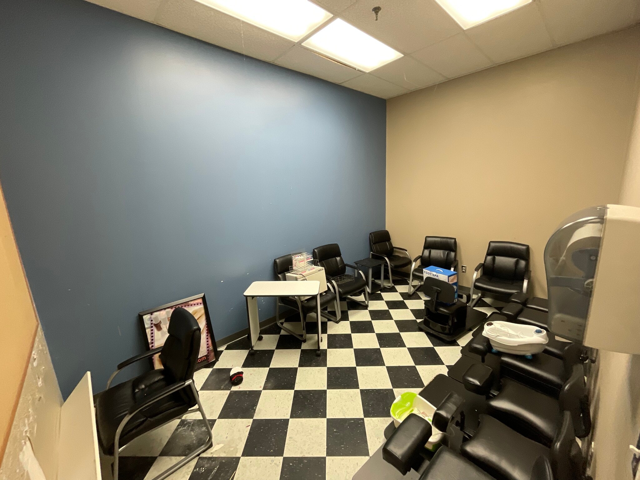 1231 E Main St, Meriden, CT for lease Interior Photo- Image 1 of 7