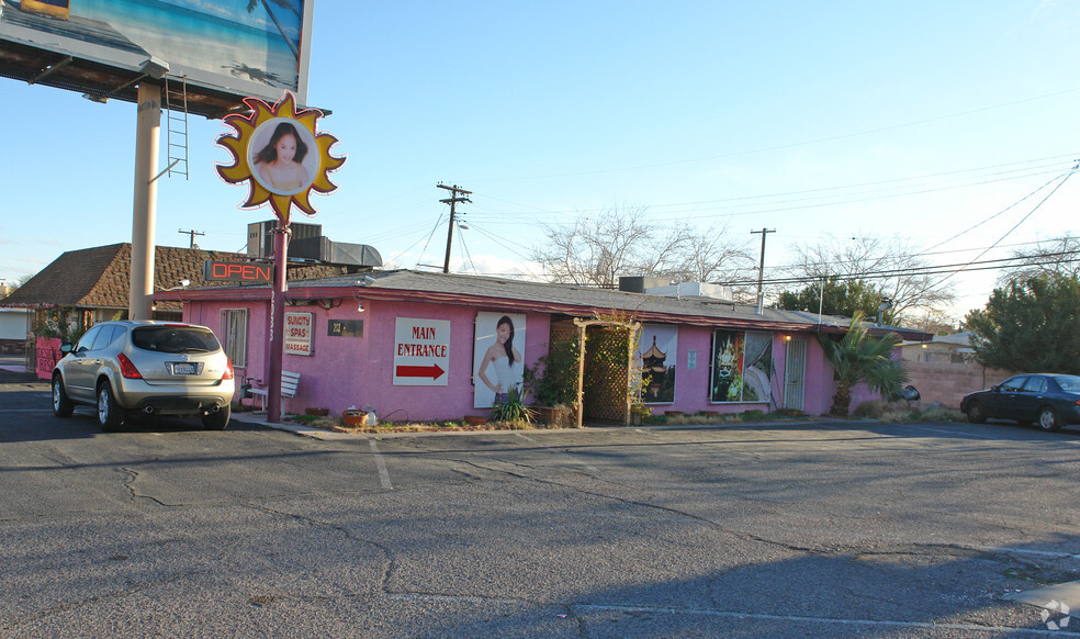 2033 Paradise Rd, Las Vegas, NV for sale - Primary Photo - Image 1 of 1