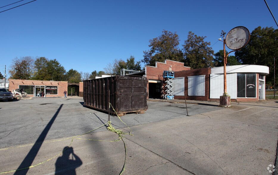 301-307 N Salem St, Apex, NC à louer - Photo principale - Image 2 de 7