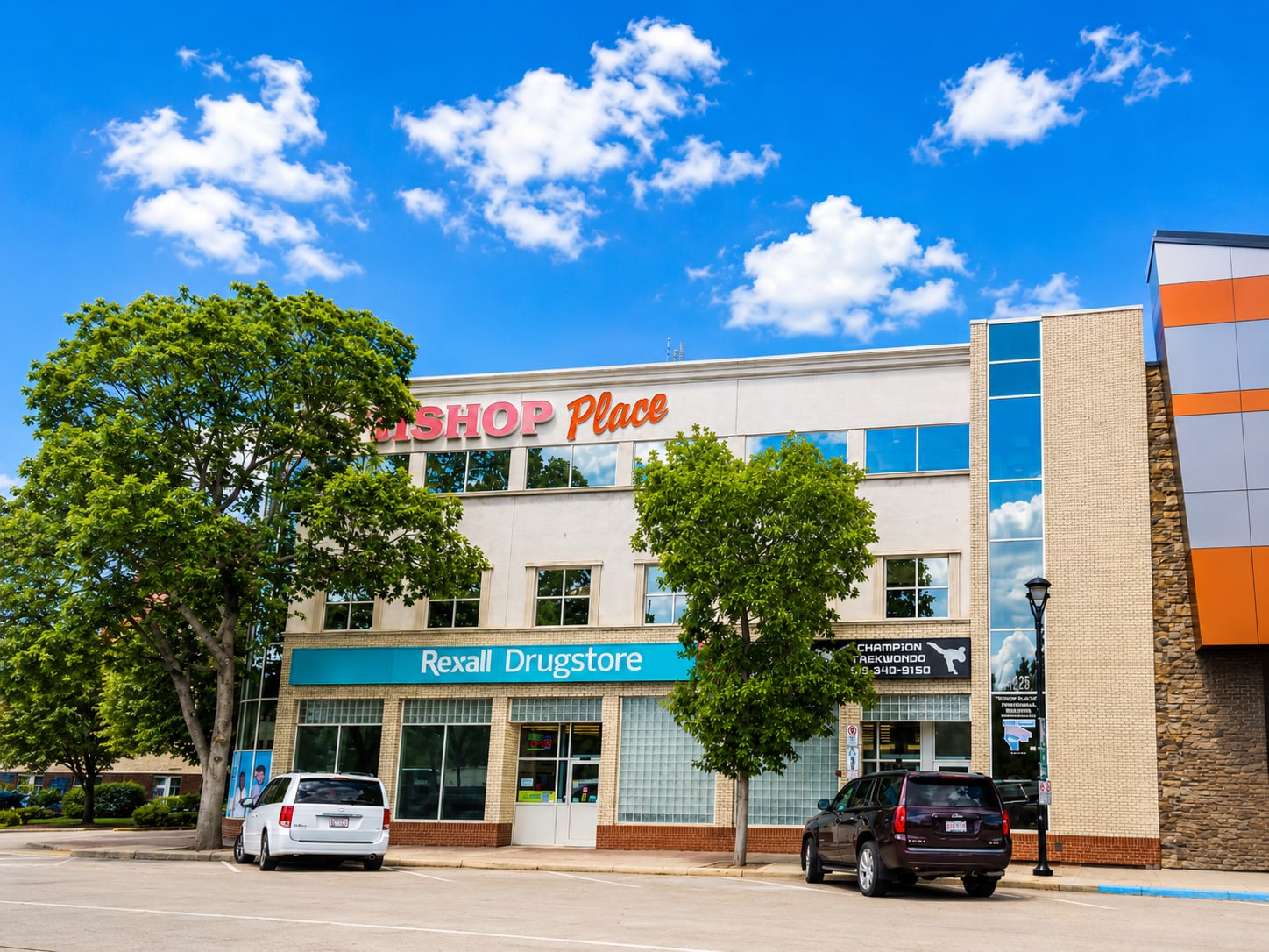 4826 50 St, Red Deer, AB for sale Primary Photo- Image 1 of 32