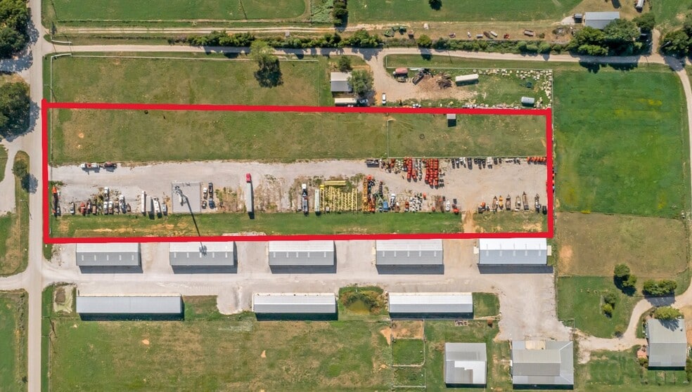 9053 Ike Byrom Rd, Cross Roads, TX à louer - Photo du bâtiment - Image 1 de 2