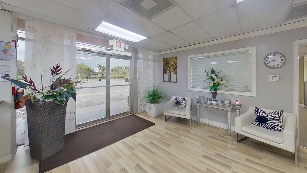 7821-7843 Seminole Blvd, Seminole, FL for lease - Interior Photo - Image 2 of 19