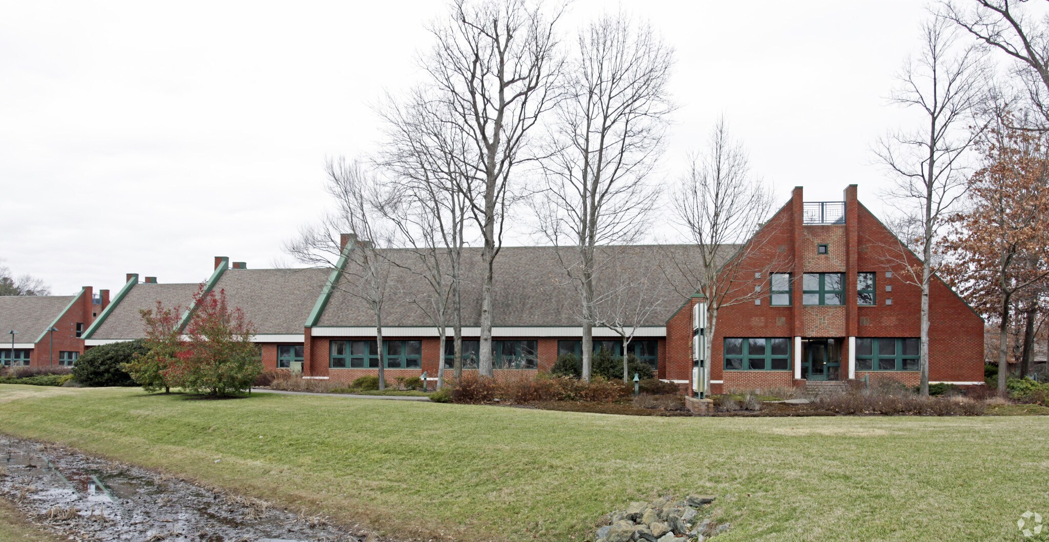 735 Thimble Shoals Blvd, Newport News, VA à louer Photo du bâtiment- Image 1 de 9