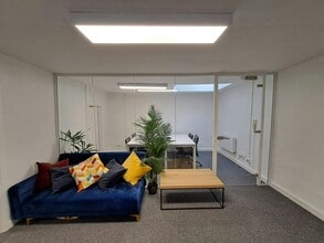 5 High Street, Windsor à louer Photo intérieure- Image 1 de 12