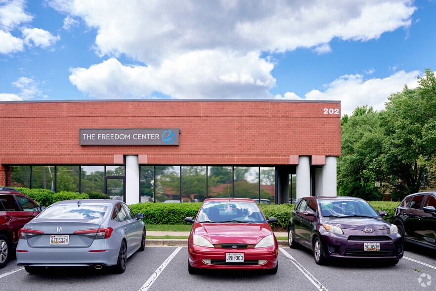 202 Perry Pky, Gaithersburg, MD for lease - Building Photo - Image 3 of 4