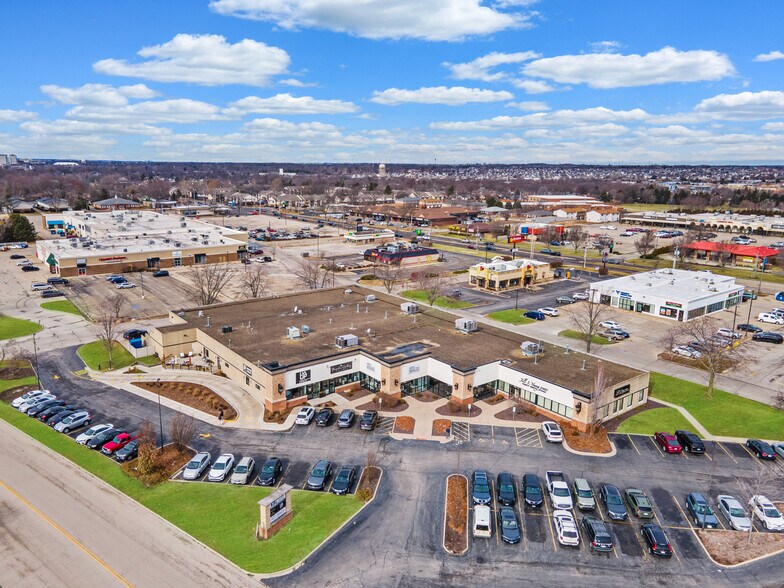 107 Mall Dr, Normal, IL à louer - Photo du bâtiment - Image 3 de 6