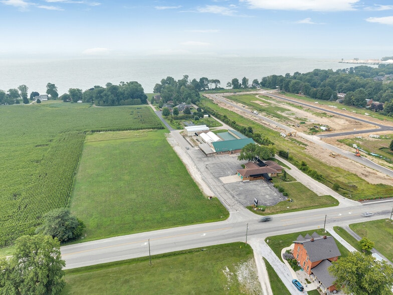 585 Seacliff Dr, Kingsville, ON for sale - Building Photo - Image 3 of 43