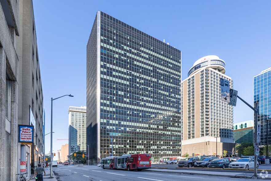112 Kent St, Ottawa, ON à louer - Photo du bâtiment - Image 2 de 2