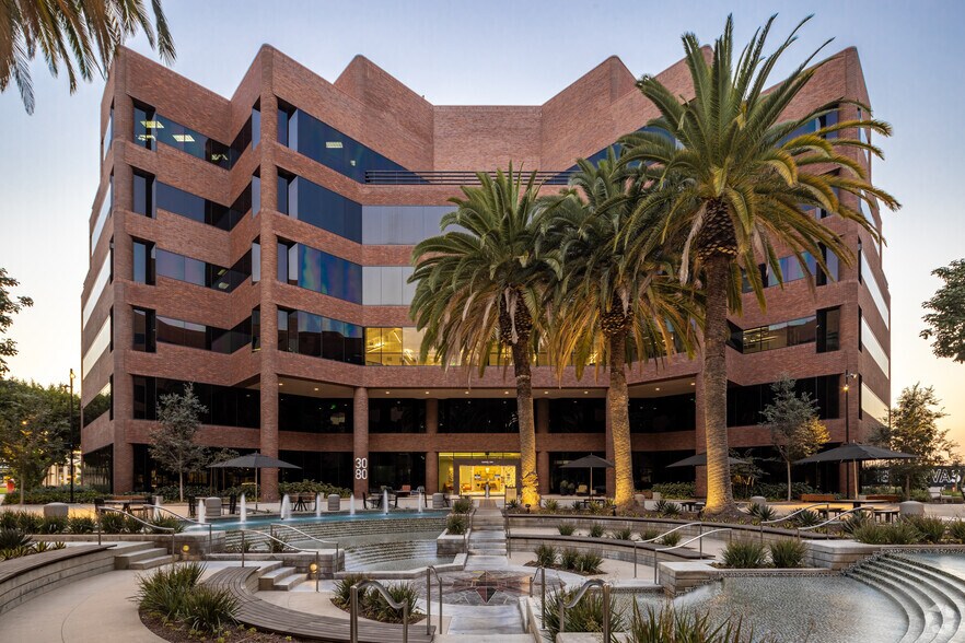 3070 Bristol St, Costa Mesa, CA à louer - Photo du bâtiment - Image 2 de 40