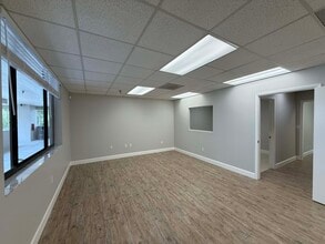 2454 N McMullen Booth Rd, Clearwater, FL à louer Photo intérieure- Image 1 de 10