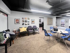 300 N 5th Ave, Ann Arbor, MI à louer Photo intérieure- Image 2 de 10