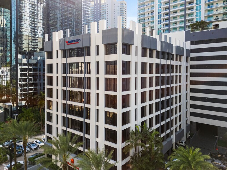 1110 Brickell Ave, Miami, FL à vendre - Photo du bâtiment - Image 3 de 6
