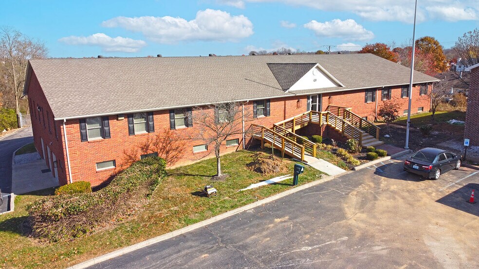 111 Saint James Ct, Frankfort, KY à louer - Photo du bâtiment - Image 2 de 5