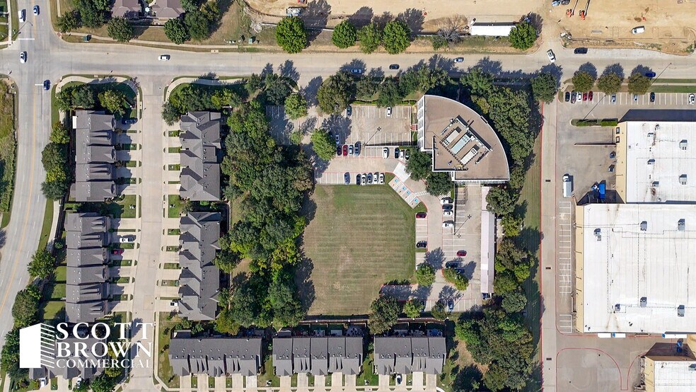 417 Oakbend Dr, Lewisville, TX à vendre - Photo du bâtiment - Image 3 de 7