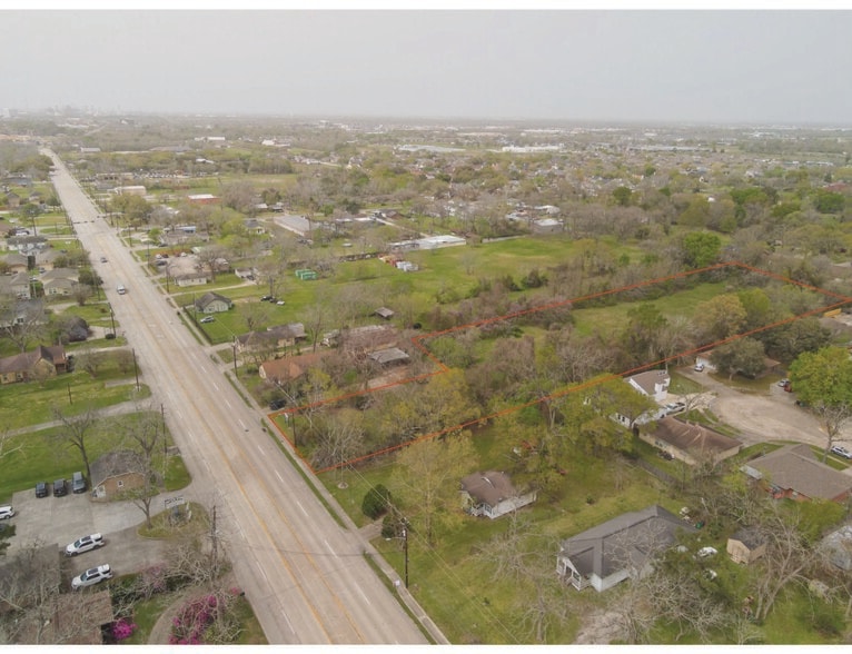 1203 Massey Tompkins Rd, Baytown, TX for sale - Building Photo - Image 3 of 4