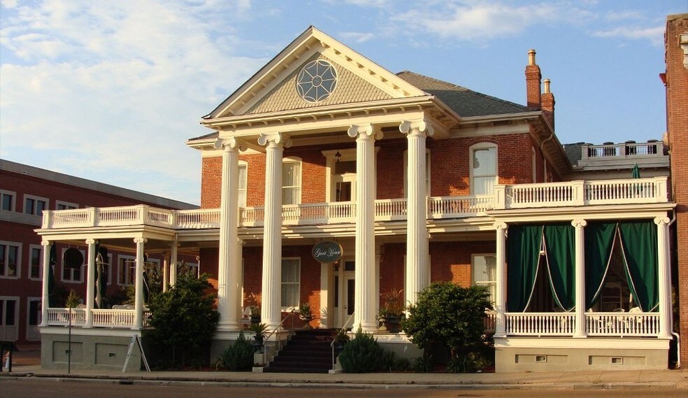 201 N Pearl St, Natchez, MS à vendre - Photo du bâtiment - Image 2 de 13