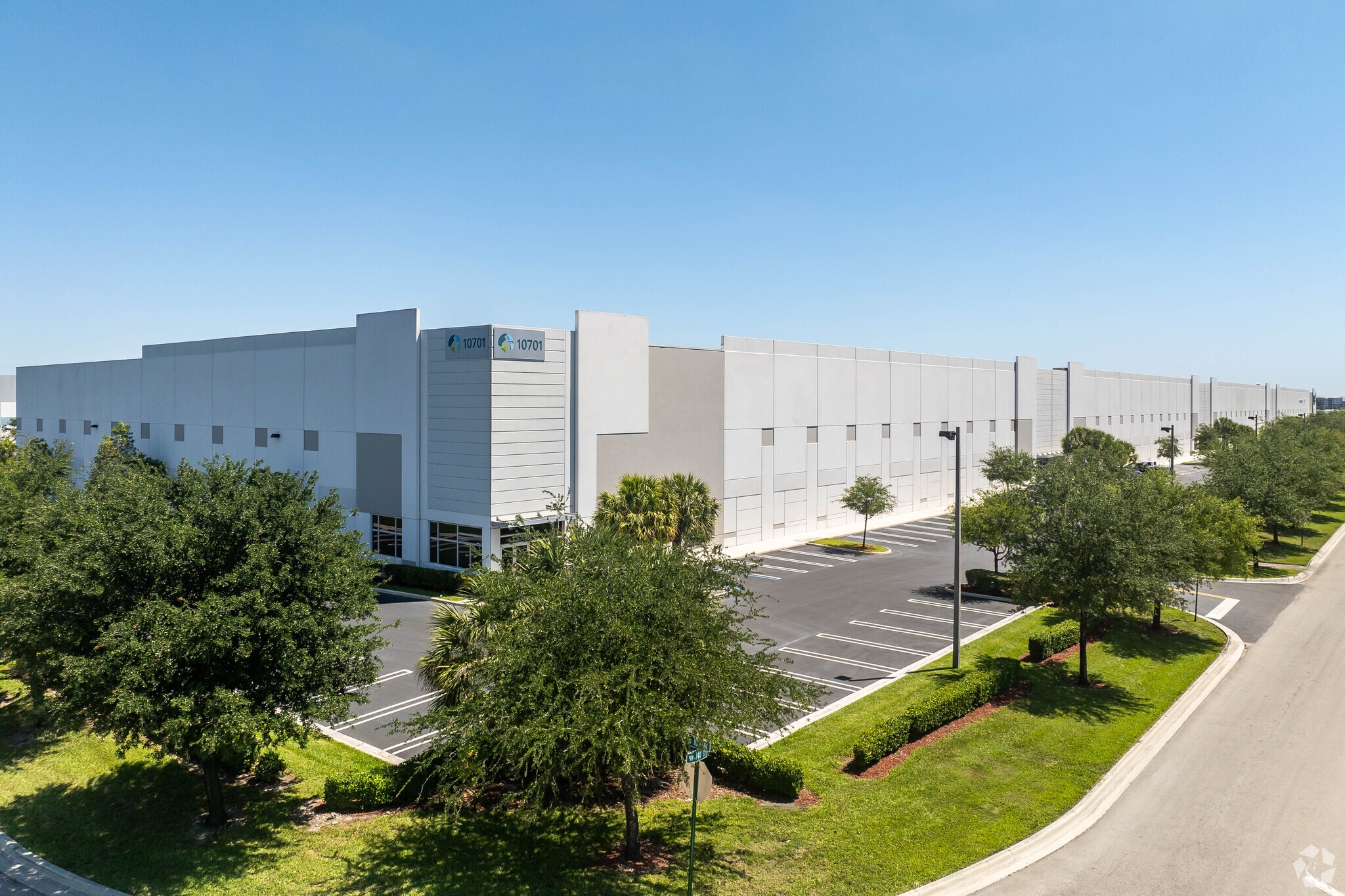 10701 NW 140th St, Hialeah Gardens, FL for lease Primary Photo- Image 1 of 3