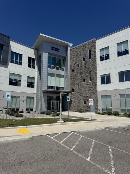 38 W 13775 S, Draper, UT à louer - Photo du bâtiment - Image 2 de 14