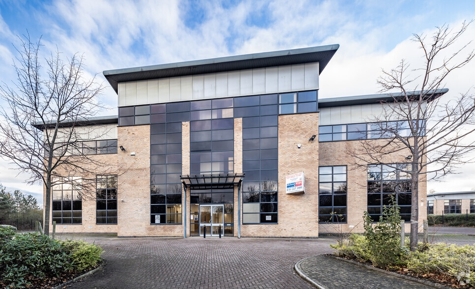 Hurricane Dr, Liverpool for lease - Primary Photo - Image 1 of 3