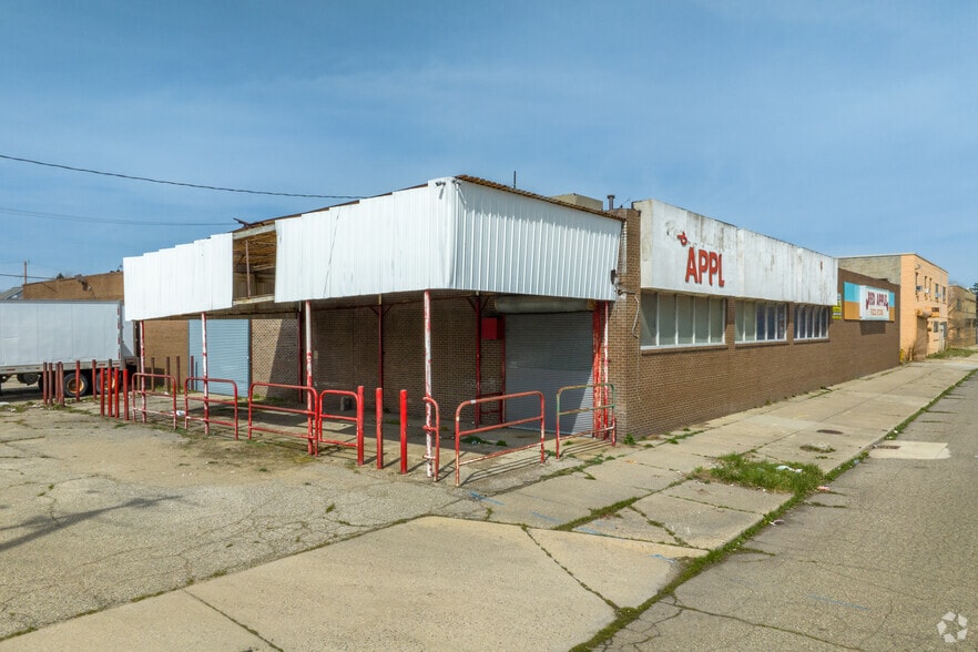 52 Bartlett St, Highland Park, MI for sale - Primary Photo - Image 2 of 6
