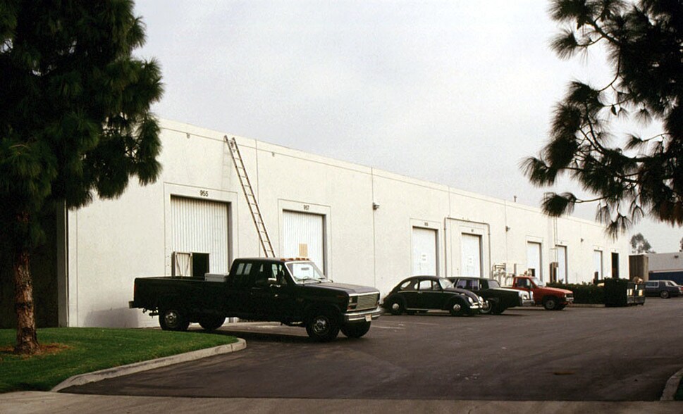 955-969 N Eckhoff St, Orange, CA à louer - Photo du bâtiment - Image 2 de 14