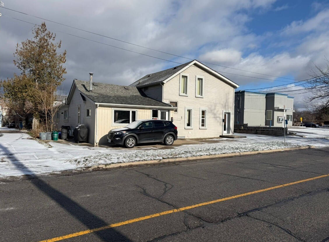 12 Oakdale Av, St Catharines, ON à vendre Photo du bâtiment- Image 1 de 2