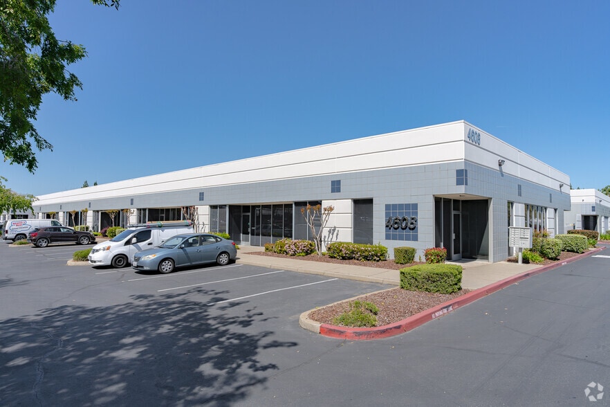 4608 Roseville Rd, North Highlands, CA à louer - Photo principale - Image 1 de 7